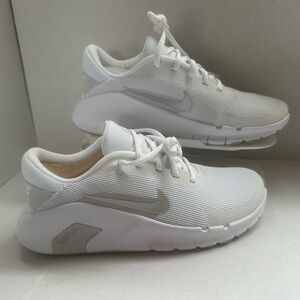 Woman's Sneakers & Athletic Shoes Nike Flex Train size 6.5